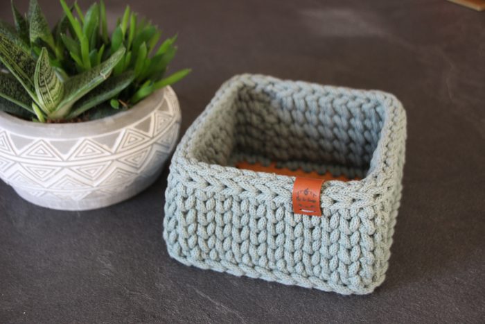 ADELIE Taille S - Petit panier carré crocheté en coton recyclé (17 cm x 17 cm), 18 coloris au choix