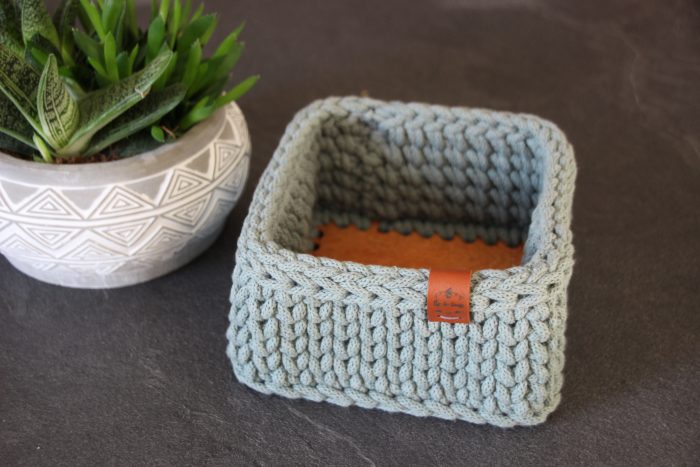 ADELIE Taille S - Petit panier carré crocheté en coton recyclé (17 cm x 17 cm), 18 coloris au choix – Image 4