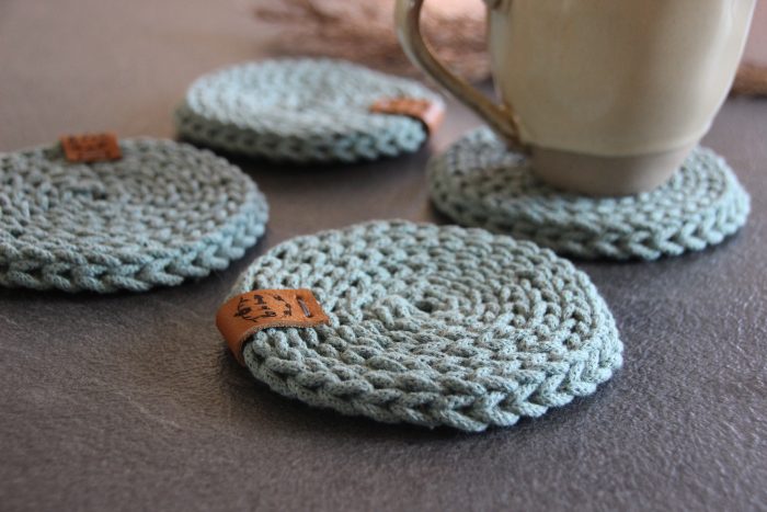 sous-tasse crochet